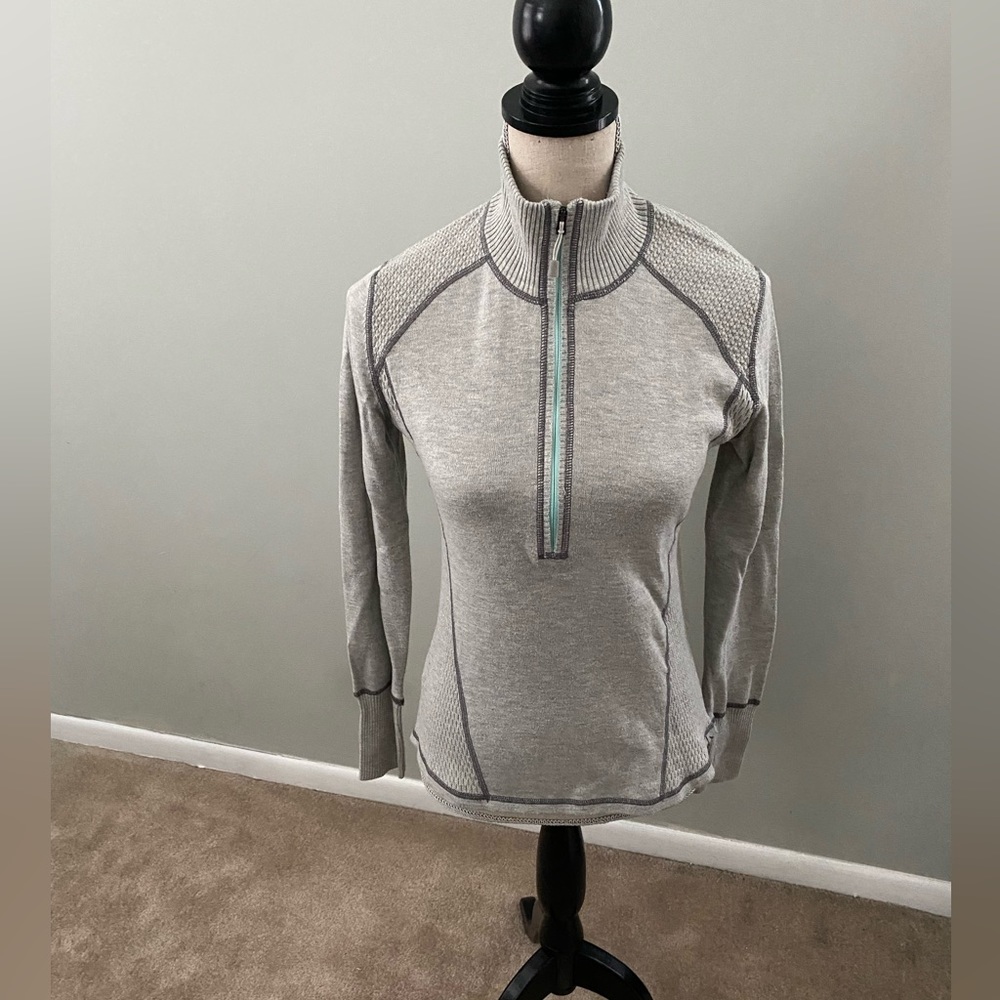 NWOT. Eddie Bauer woman’s sweater